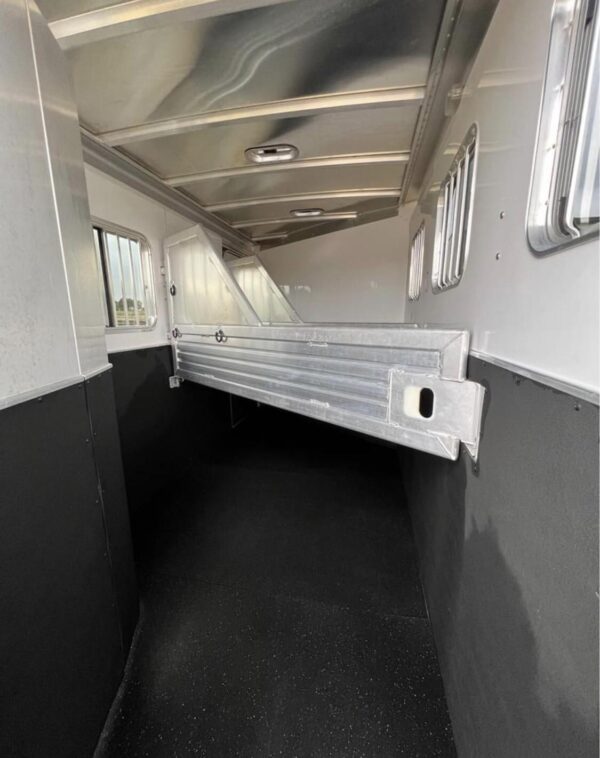 2007 Featherlite 3 horse slant load trailer