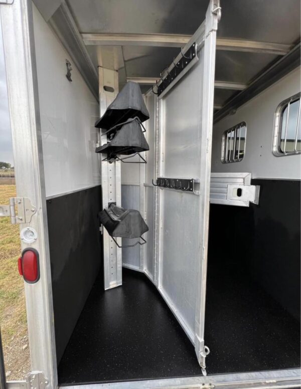 2007 Featherlite 3 horse slant load trailer