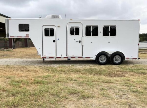 2007 Featherlite 3 horse slant load trailer