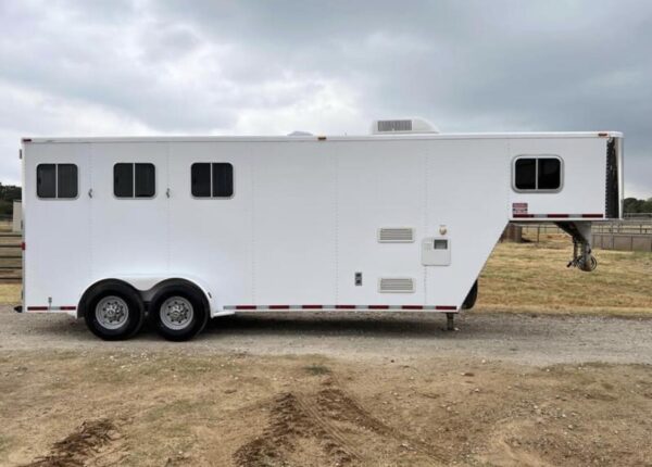 2007 Featherlite 3 horse slant load trailer