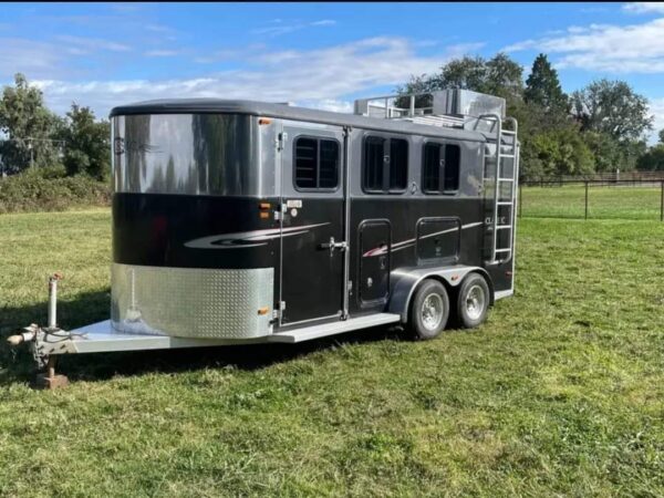 2005 classic aluminum 3 Horse monarch 16 foot