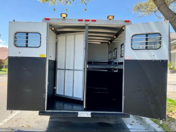 1999 Sundowner  3 Horse Trailer