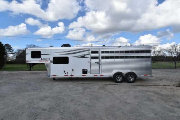 2018 Lakota Charger LQ Stock Trailer with 9′ Short Wall