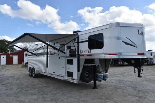 2018 Lakota Charger LQ Stock Trailer with 9′ Short Wall