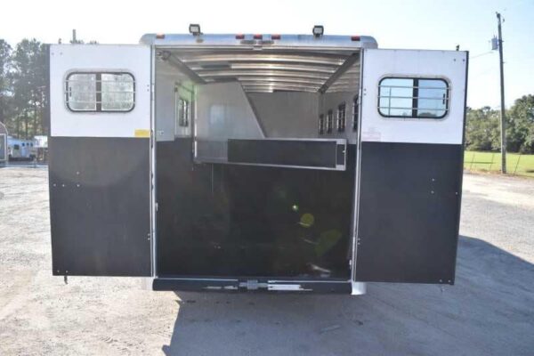 Used 2005 Sundowner 4HGN 4 Horse Trailer