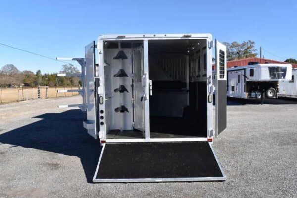 2015 Lakota 8411GLQ 4 Horse Trailer with 11′ Short Wall