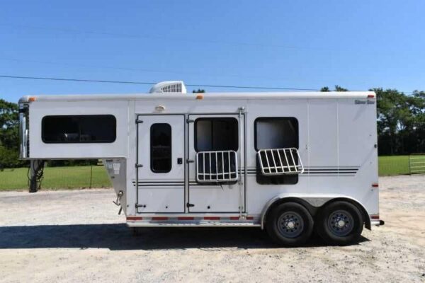 Used 2005 Silver Star 2HGNLQ 2 Horse Trailer with 4′ Short Wall