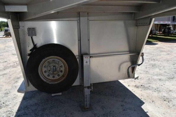 Used 2005 Silver Star 2HGNLQ 2 Horse Trailer with 4′ Short Wall