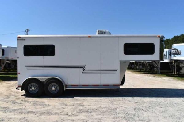 Used 2005 Silver Star 2HGNLQ 2 Horse Trailer with 4′ Short Wall