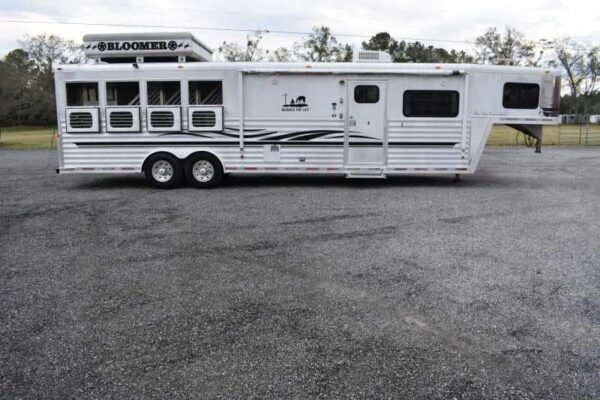 2003 Bloomer 8414LQ 4 Horse Trailer with 14′ Short Wall