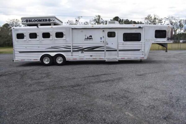 2003 Bloomer 8414LQ 4 Horse Trailer with 14′ Short Wall