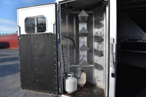 2006 Platinum 8410LQ 4 Horse Trailer with 9′ Short Wall