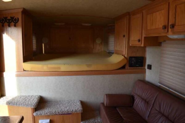 2006 Platinum 8410LQ 4 Horse Trailer with 9′ Short Wall