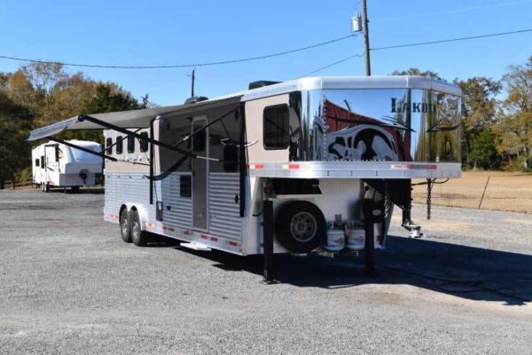 2015 Lakota 8411GLQ 4 Horse Trailer with 11′ Short Wall