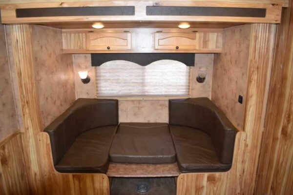 2015 Lakota 8411GLQ 4 Horse Trailer with 11′ Short Wall