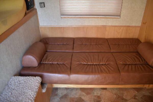 2006 Platinum 8410LQ 4 Horse Trailer with 9′ Short Wall