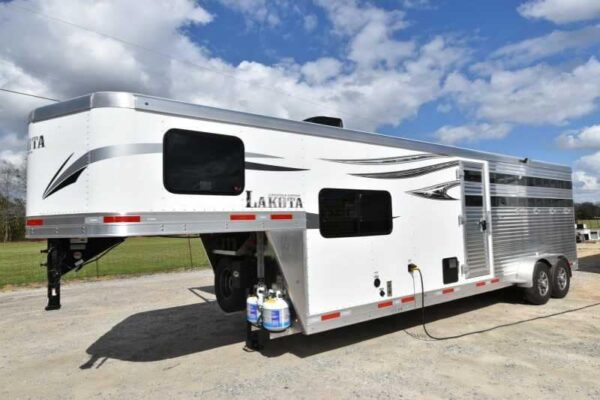 2018 Lakota Charger LQ Stock Trailer with 9′ Short Wall