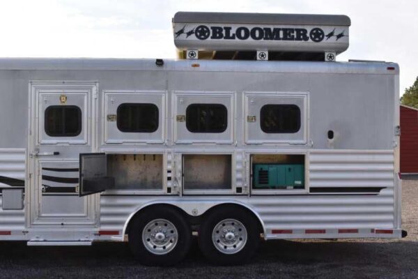 2003 Bloomer 8414LQ 4 Horse Trailer with 14′ Short Wall