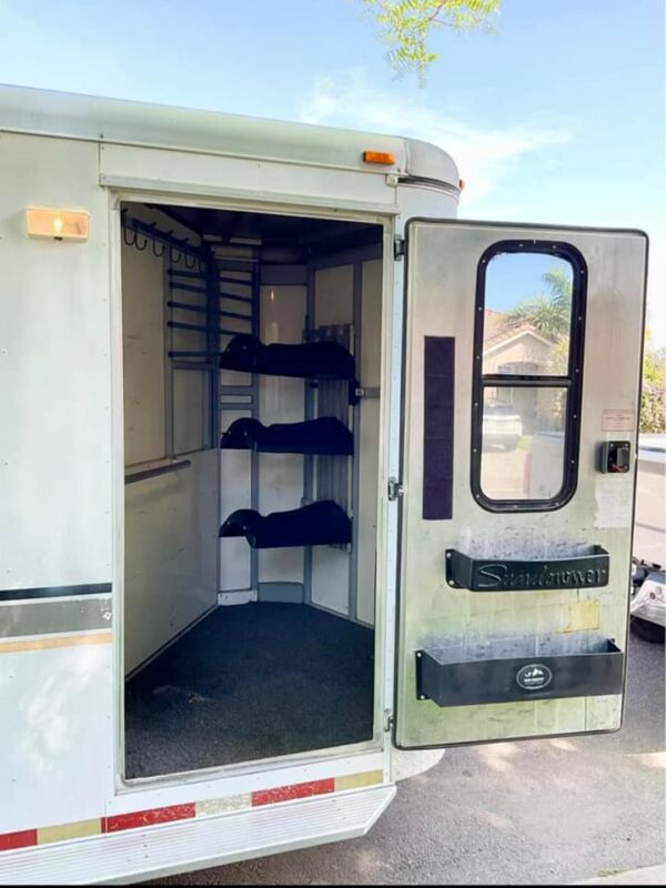 1999 Sundowner  3 Horse Trailer