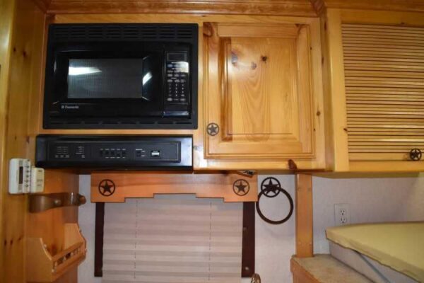 2003 Bloomer 8414LQ 4 Horse Trailer with 14′ Short Wall