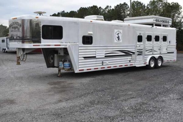 2003 Bloomer 8414LQ 4 Horse Trailer with 14′ Short Wall