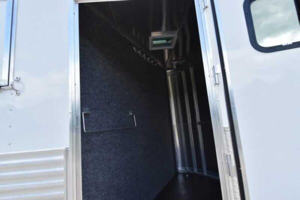 2018 Lakota 84HBPSL 4 Horse Trailer with 2′ Short Wall