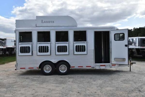 2018 Lakota 84HBPSL 4 Horse Trailer with 2′ Short Wall