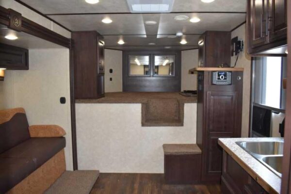 2020 Bison Laredo 3 Horse Trailer with 11′ Short Wall