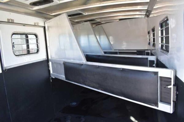 Used 2005 Sundowner 4HGN 4 Horse Trailer