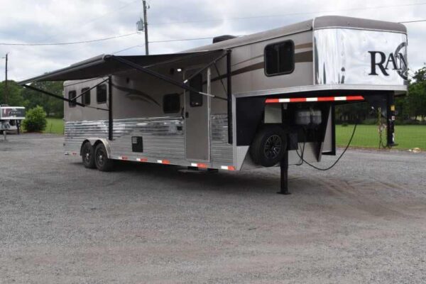 2015 Bison Ranger 3LQ Horse Trailer with 10′ Short Wall