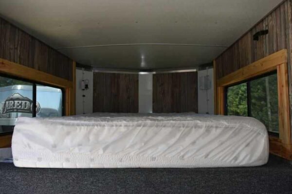 Used 2005 Silver Star 2HGNLQ 2 Horse Trailer with 4′ Short Wall