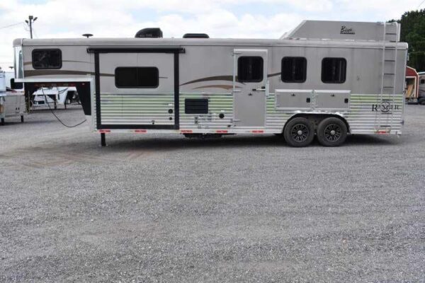 2015 Bison Ranger 3LQ Horse Trailer with 10′ Short Wall