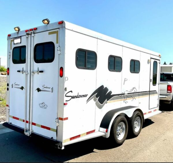 1999 Sundowner  3 Horse Trailer