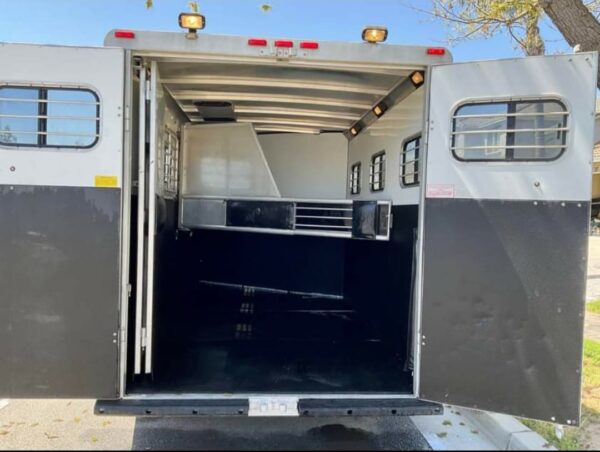 1999 Sundowner  3 Horse Trailer