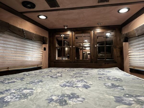 2009 Bloomer Trailers Evolution 10th Anniversary Edition 3-H 11′ LQ