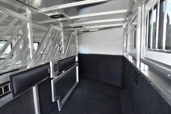 2018 Lakota 84HBPSL 4 Horse Trailer with 2′ Short Wall