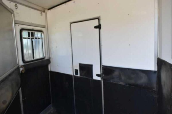 Used 2005 Silver Star 2HGNLQ 2 Horse Trailer with 4′ Short Wall