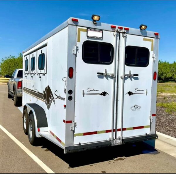 1999 Sundowner  3 Horse Trailer