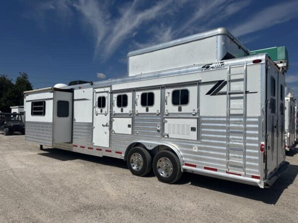 2007 4 Star 4 Horse 14′ Outlaw LQ Slide Out