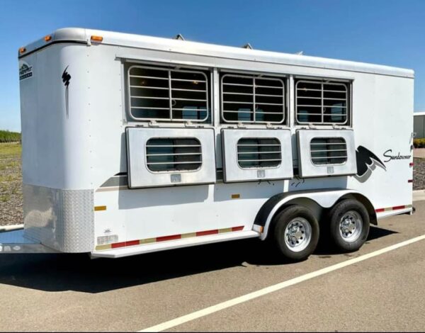 1999 Sundowner  3 Horse Trailer