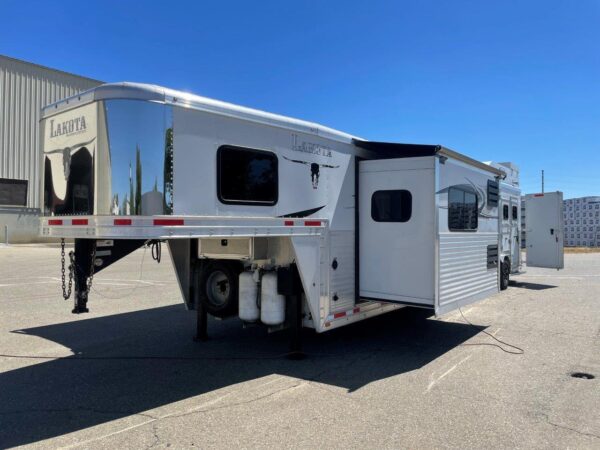 2015 Lakota Bighorn Edition 8414 4 Horse Trailer With Living Quarters “1 Slide”