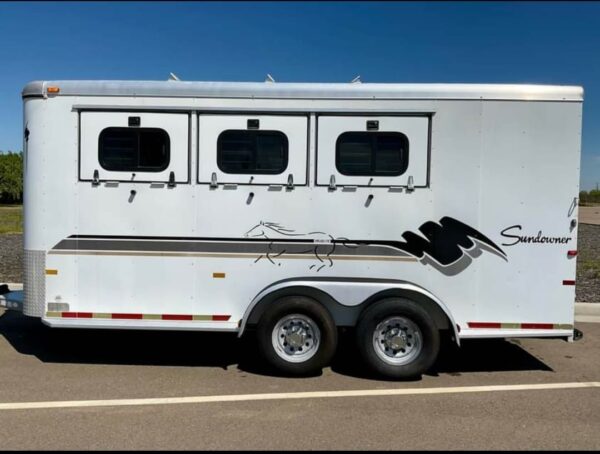 1999 Sundowner  3 Horse Trailer