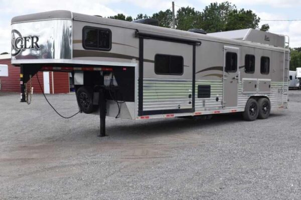 2015 Bison Ranger 3LQ Horse Trailer with 10′ Short Wall