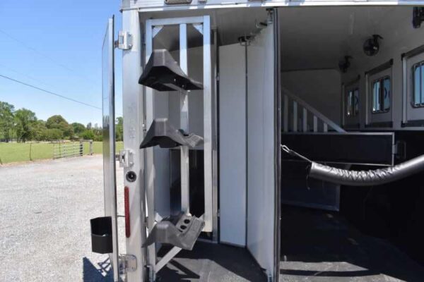 2020 Bison Laredo 3 Horse Trailer with 11′ Short Wall