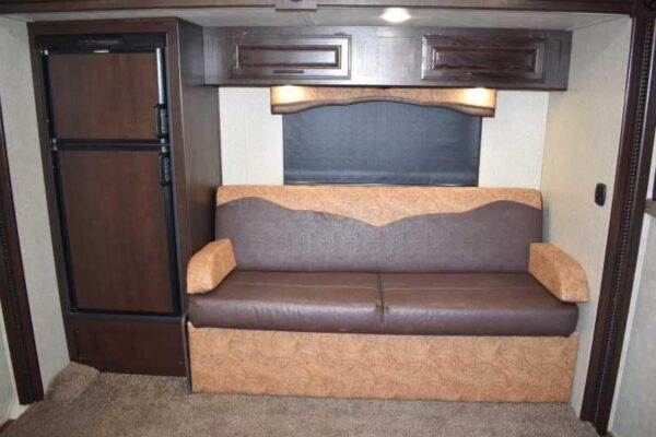 2020 Bison Laredo 3 Horse Trailer with 11′ Short Wall