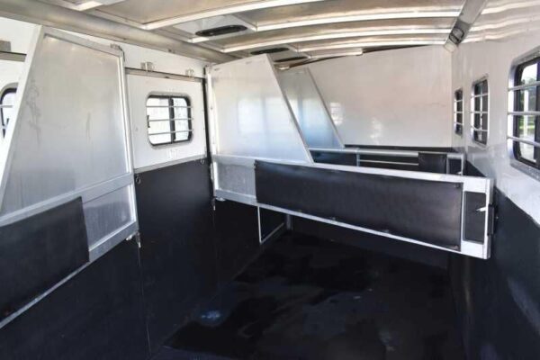 Used 2005 Sundowner 4HGN 4 Horse Trailer