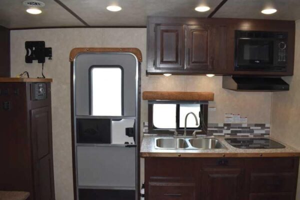 2020 Bison Laredo 3 Horse Trailer with 11′ Short Wall