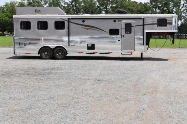 2015 Bison Ranger 3LQ Horse Trailer with 10′ Short Wall