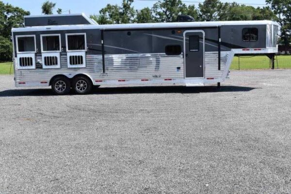 2020 Bison Laredo 3 Horse Trailer with 11′ Short Wall