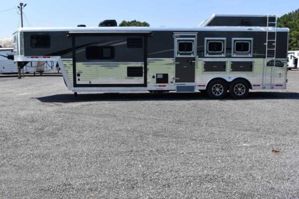 2020 Bison Laredo 3 Horse Trailer with 11′ Short Wall